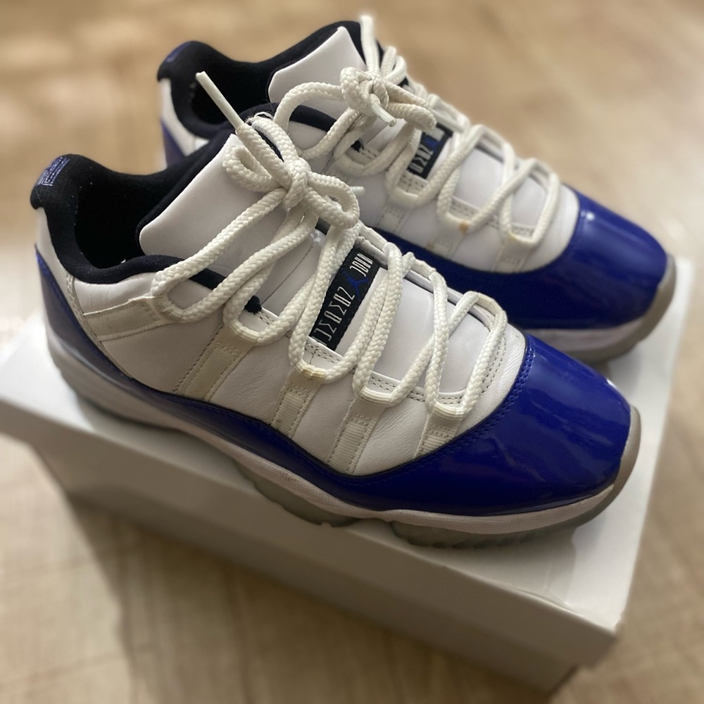 Women’s Air Jordan 11 Low Concord 2020 size 8.5W/7M  w/box